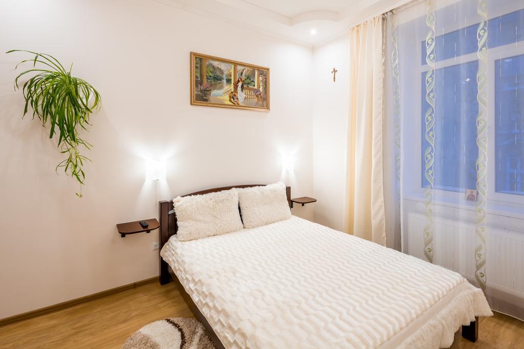 Apartment On Khmelnytskogo Street Lviv Dış mekan fotoğraf
